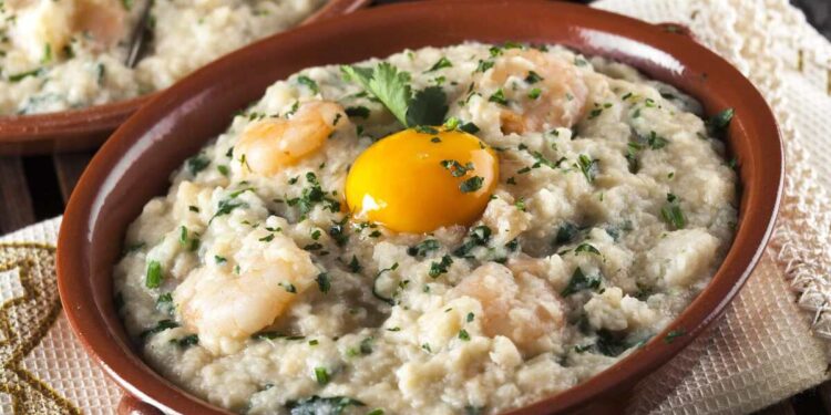Açorda de peixe e camarão cremosa