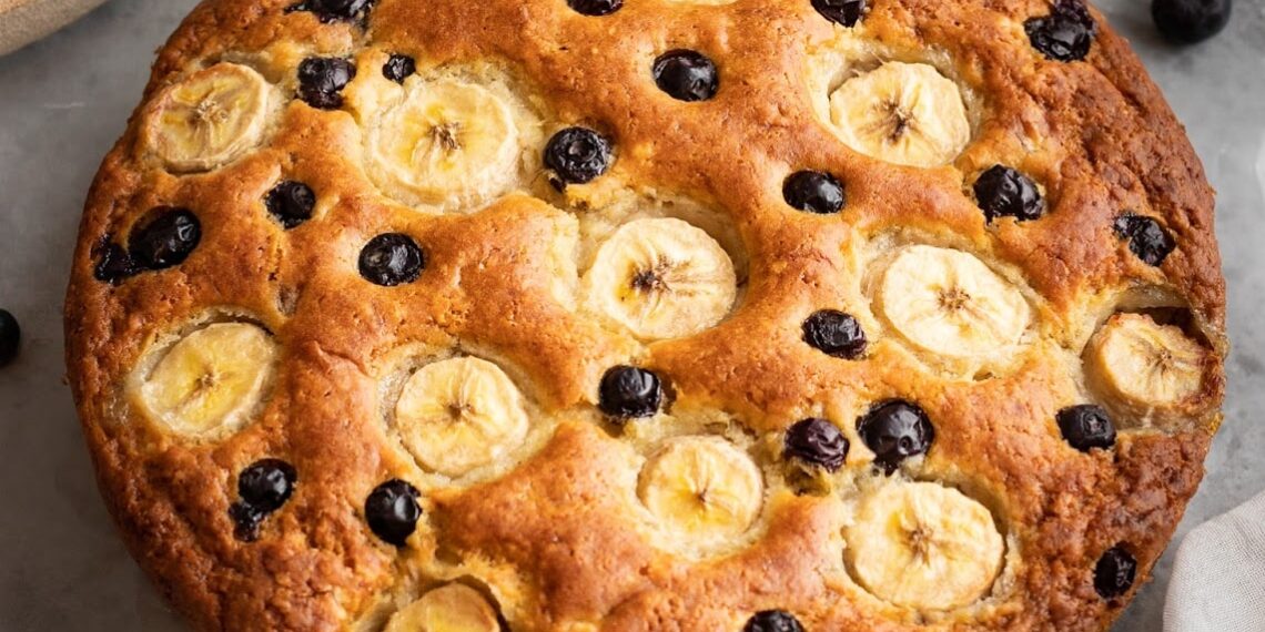 Bolo de banana e mirtilo fofinho