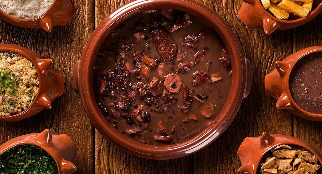 Carne de porco com feijão preto