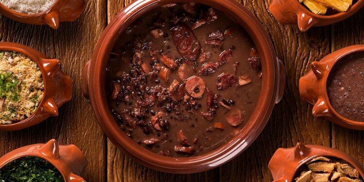 Carne de porco com feijão preto