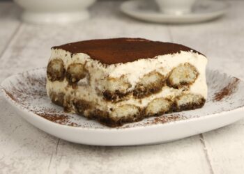 Semifrio com palitos de champanhe