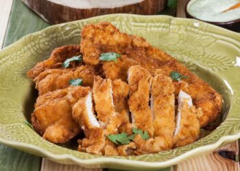 Bifes de peru panados crocantes