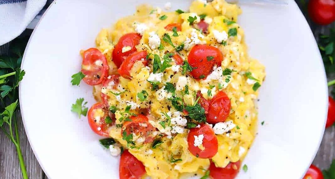 Ovos mexidos com tomate