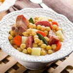 Chispe de porco com grão à moda antiga
