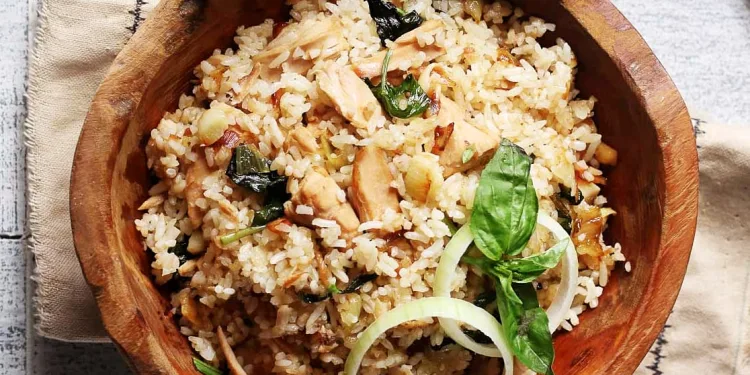 Arroz frito com atum