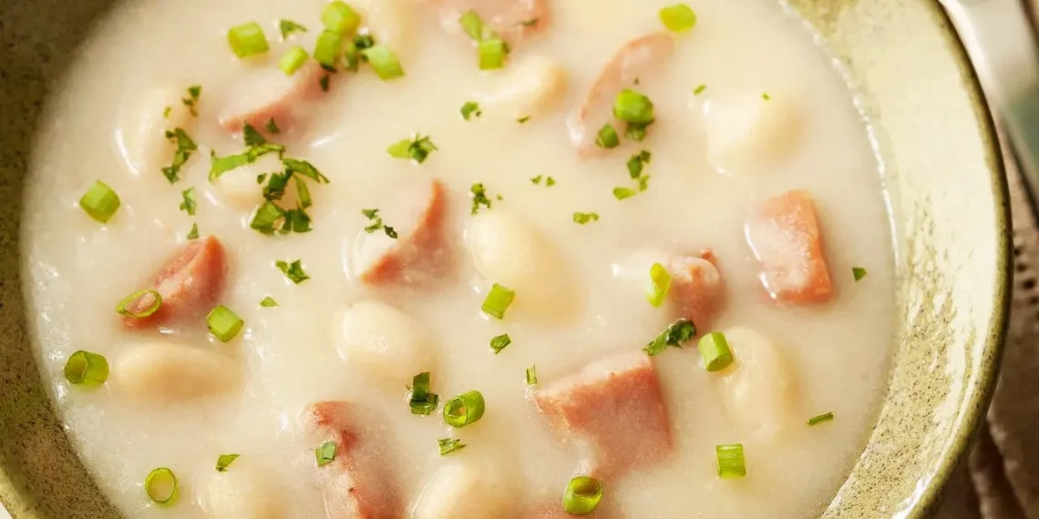Sopa de feijão branco cremosa