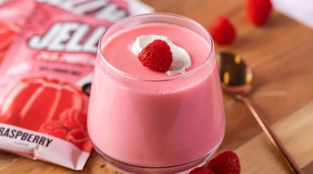 Sobremesa fresca de gelatina com iogurte