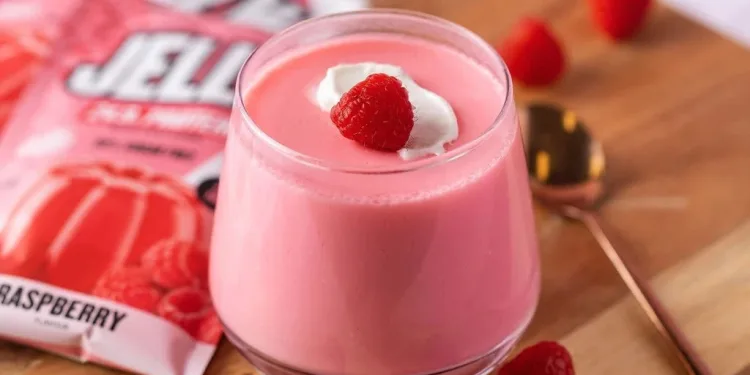 Sobremesa fresca de gelatina com iogurte