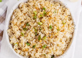 Arroz frito simples e rápido