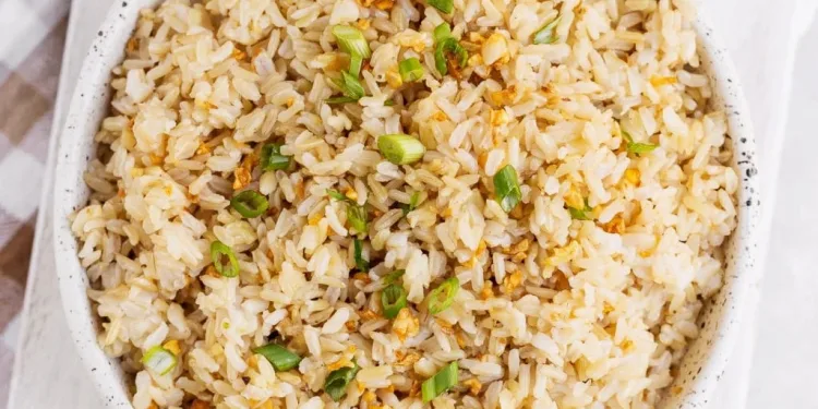 Arroz frito simples e rápido