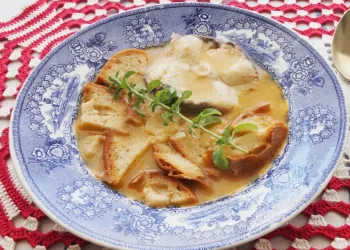 Sopa de cação à Alentejana