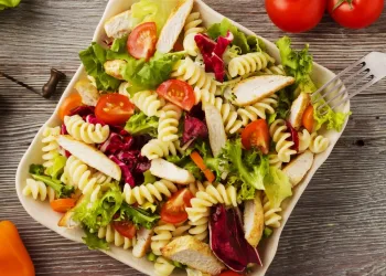 Salada fria de frango