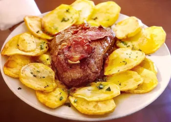 Bife à portuguesa fácil e apetitoso