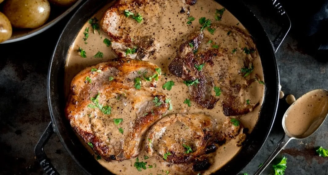 Costeletas com molho de mostarda