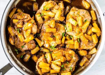 Costeletas com ananás