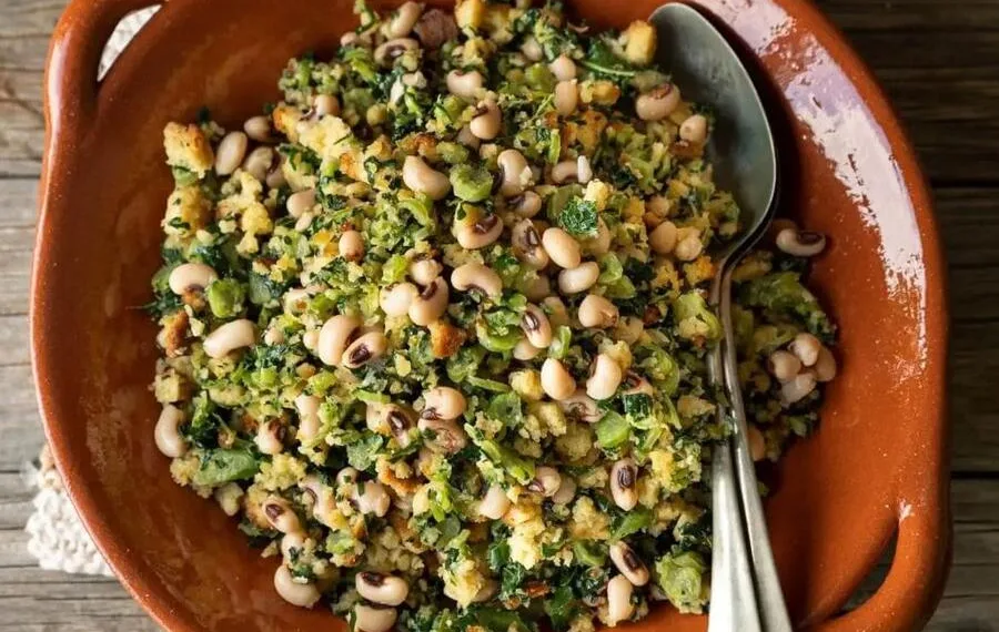 Migas de broa com couve