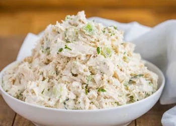 Salada fria de frango com maionese