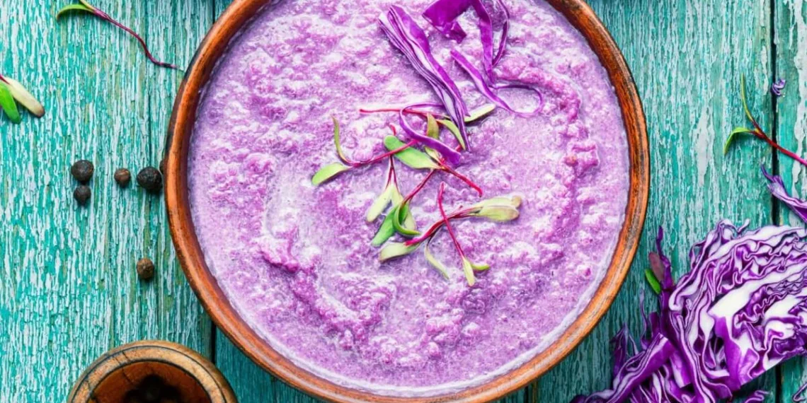 Sopa de couve roxa cremosa