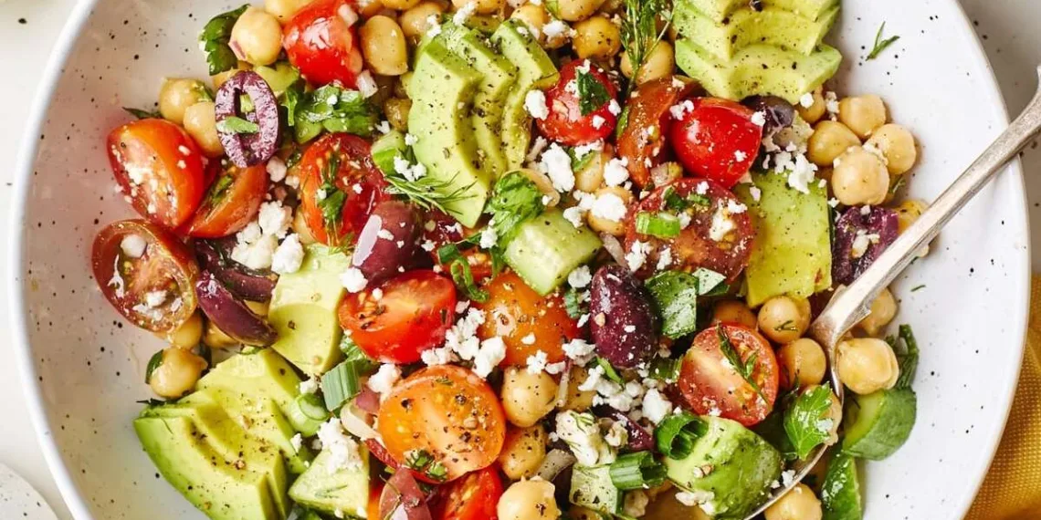 Salada fria de grão de bico com abacate