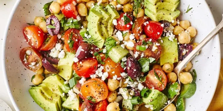 Salada fria de grão de bico com abacate