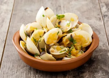 Amêijoas à Marinheira (receita galega)