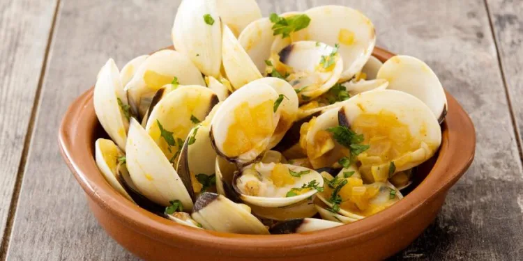 Amêijoas à Marinheira (receita galega)