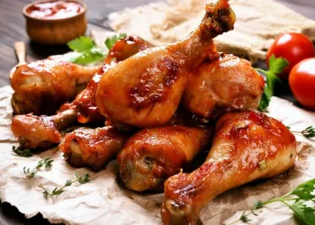 Pernas de frango assadas no forno com cerveja