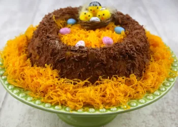 Bolo de Páscoa com chocolate