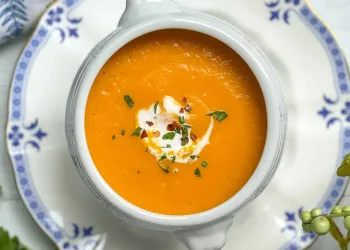 Sopa de alho francês e cenoura