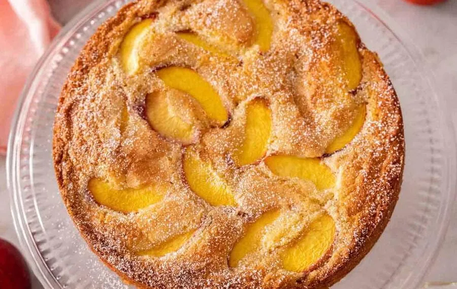 Bolo de pêssego húmido e fofinho