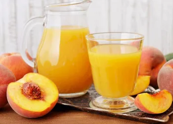 Sumo de pêssego natural
