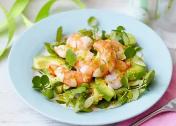 Salada de camarão com abacate