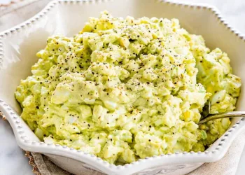 Salada de abacate e ovo