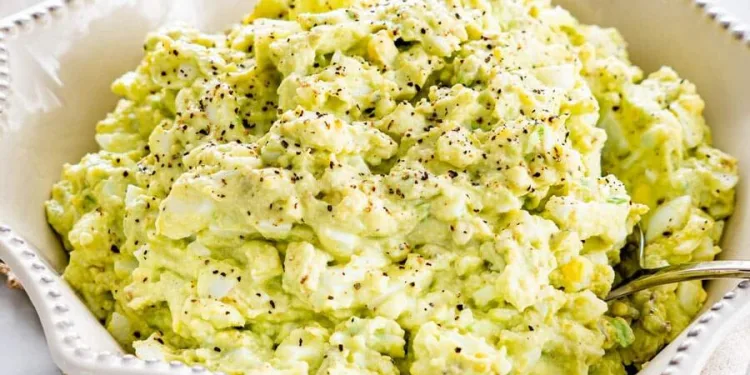 Salada de abacate e ovo