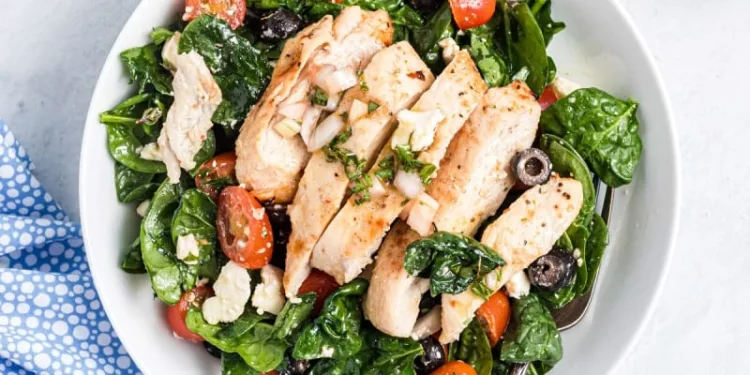 Salada de frango com espinafres
