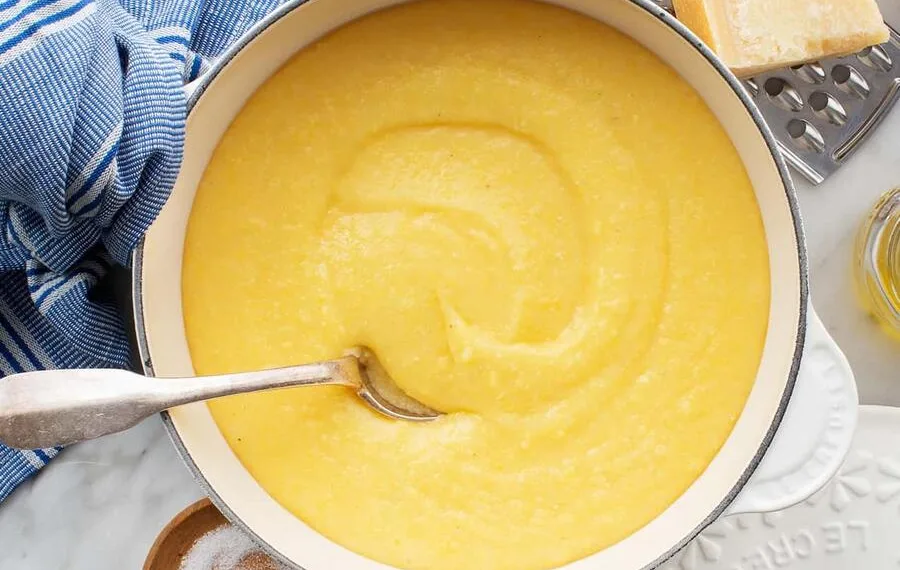 Polenta cremosa, simples e tradicional