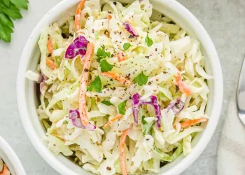 Salada coleslaw americana