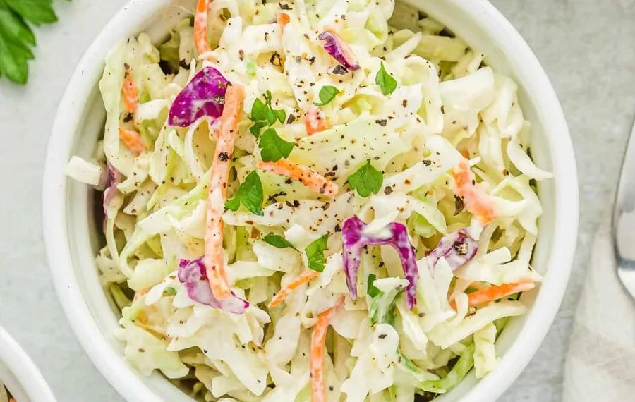 Salada coleslaw americana
