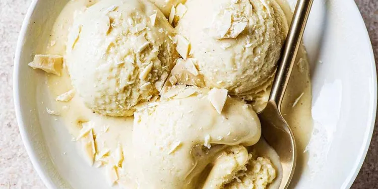 Gelado de chocolate branco cremoso