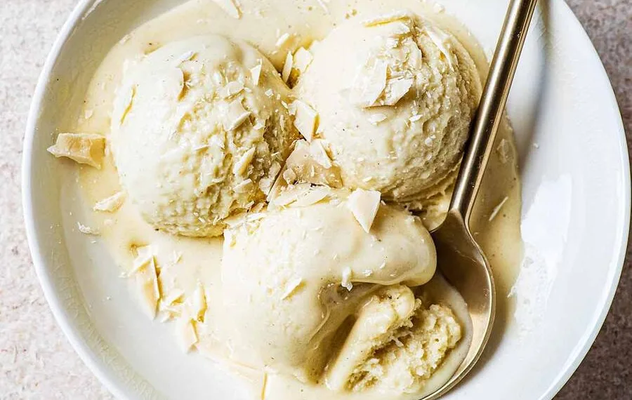 Gelado de chocolate branco cremoso