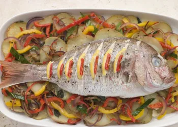 Dourada no forno com legumes