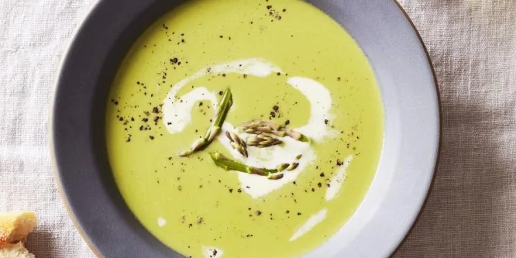 Sopa de espargos cremosa