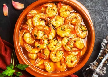 Camarão salteado com alho e piripiri