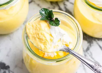 Mousse de ananás com natas