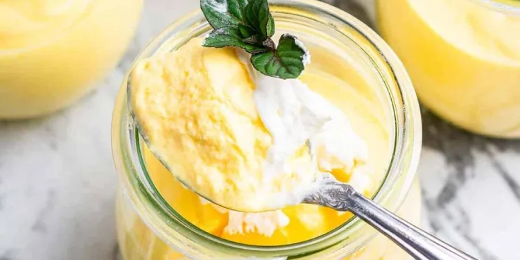 Mousse de ananás com natas