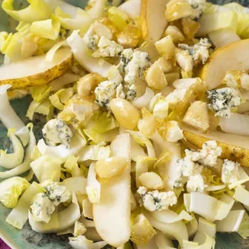 Salada de endívias com queijo