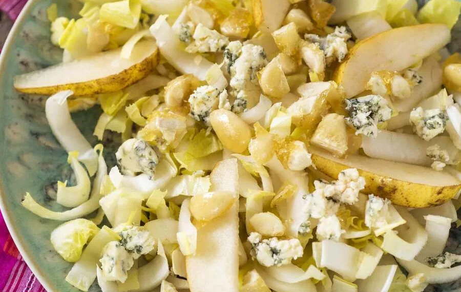 Salada de endívias com queijo