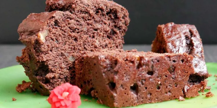 Bolo de chocolate com nozes