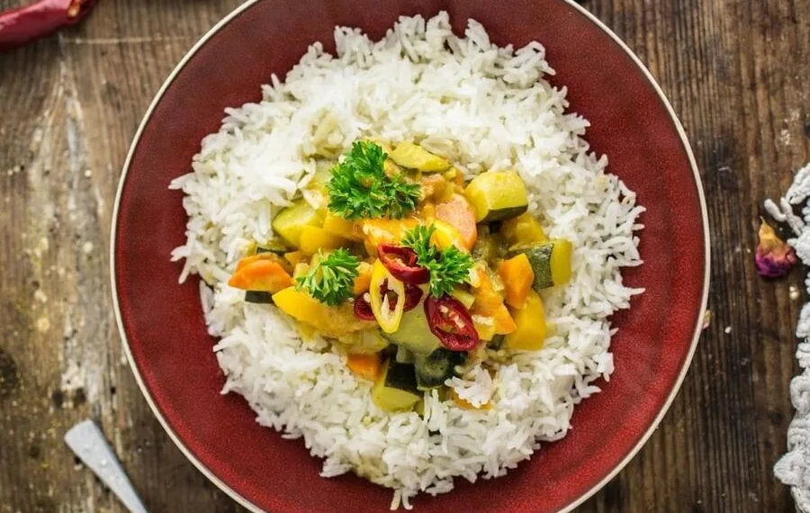 Caril de legumes com leite de coco