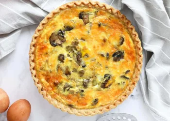Quiche de frango e cogumelos